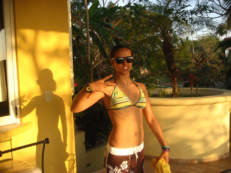 Голая стройняшка поимела себя расческой 1 фотография Голая стройняшка поимела себя расческой 1 фотография