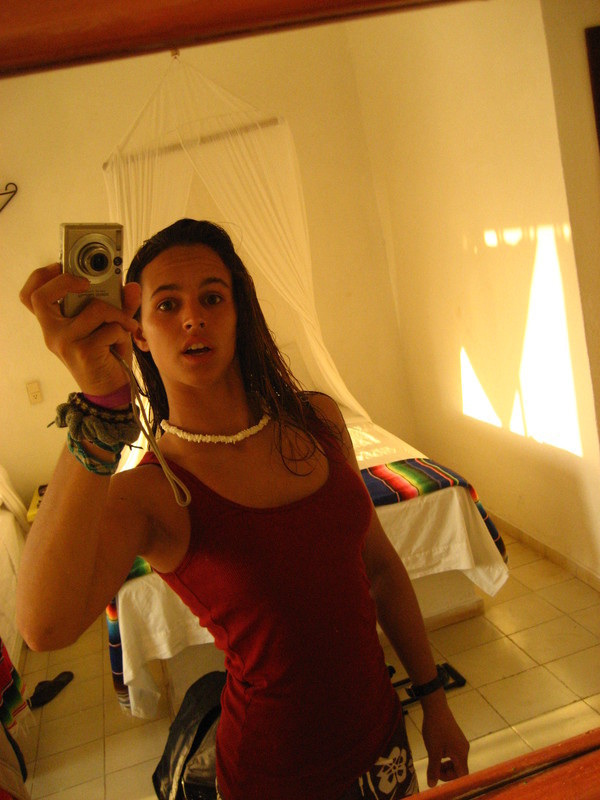 Голая стройняшка поимела себя расческой 2 фотография Голая стройняшка поимела себя расческой 2 фотография