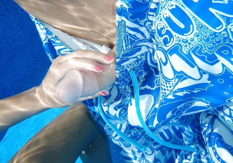 Мачо трахнул в рот стерву в бассейне 3 фотография Мачо трахнул в рот стерву в бассейне 3 фотография