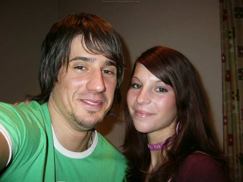 Стройная брюнетка хвастается откровенными нарядами 1 фотография Стройная брюнетка хвастается откровенными нарядами 1 фотография