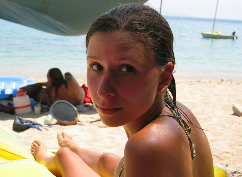 Пышногрудая брюнетка осталась в одних трусиках 8 фотография Пышногрудая брюнетка осталась в одних трусиках 8 фотография