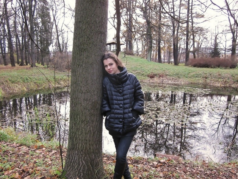 Неистовая студентка проветрила прелести в беседке 15 фотография Неистовая студентка проветрила прелести в беседке 15 фотография