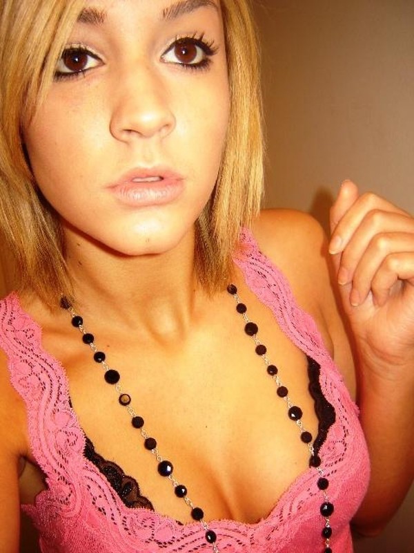 Стройная милашка блистает сиськами в ванной 11 фотография Стройная милашка блистает сиськами в ванной 11 фотография