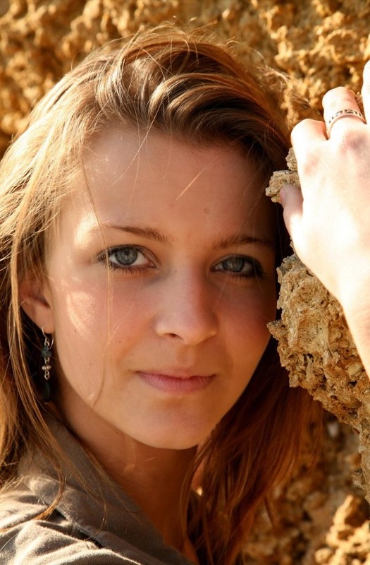 Тощая мамзель голышом загорает на пляже 16 фотография Тощая мамзель голышом загорает на пляже 16 фотография