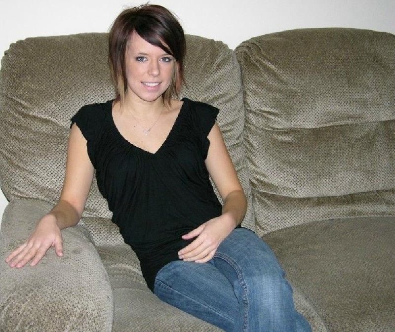 Худенькая баловница показала оголенное тело 1 фотография Худенькая баловница показала оголенное тело 1 фотография