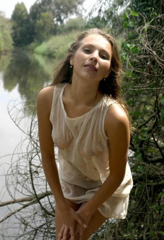 Стройняшка искушает избранника на водоеме 15 фотография Стройняшка искушает избранника на водоеме 15 фотография