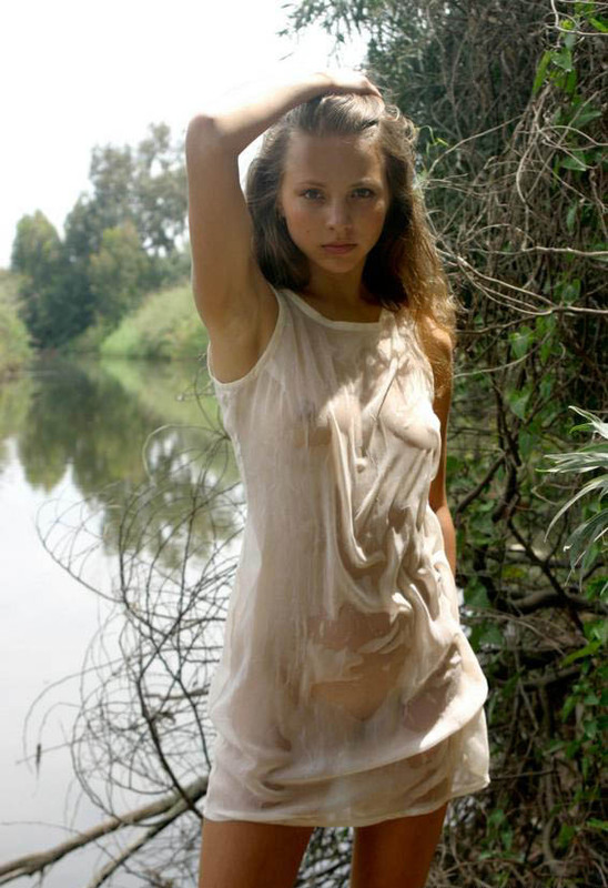 Стройняшка искушает избранника на водоеме 13 фотография Стройняшка искушает избранника на водоеме 13 фотография