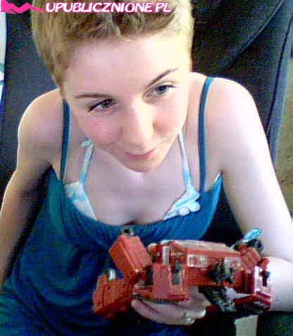 Распутница забавляется с интимными игрушками 4 фотография Распутница забавляется с интимными игрушками 4 фотография