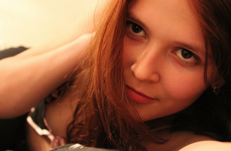 Рыжая медсестра раздвинула ноги и показала щелку 1 фотография Рыжая медсестра раздвинула ноги и показала щелку 1 фотография