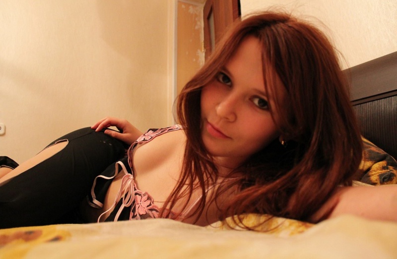 Рыжая медсестра раздвинула ноги и показала щелку 4 фотография Рыжая медсестра раздвинула ноги и показала щелку 4 фотография