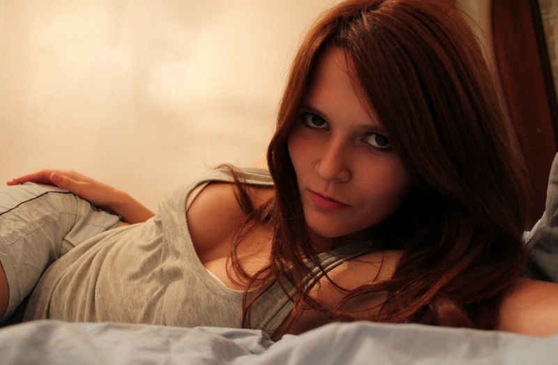 Рыжая медсестра раздвинула ноги и показала щелку 3 фотография Рыжая медсестра раздвинула ноги и показала щелку 3 фотография