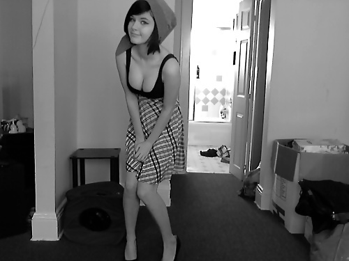 Отвязная блудница хвастается мастурбацией и спермой на теле 1 фотография Отвязная блудница хвастается мастурбацией и спермой на теле 1 фотография