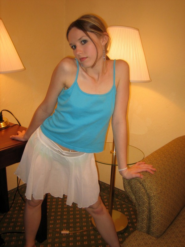 Верстальщица щипает соски и стонет от удовольствия 2 фотография Верстальщица щипает соски и стонет от удовольствия 2 фотография