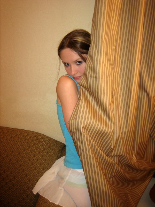 Верстальщица щипает соски и стонет от удовольствия 5 фотография Верстальщица щипает соски и стонет от удовольствия 5 фотография