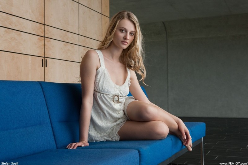 Милая дива осталась обнаженной в ожидании поезда 3 фотография Милая дива осталась обнаженной в ожидании поезда 3 фотография