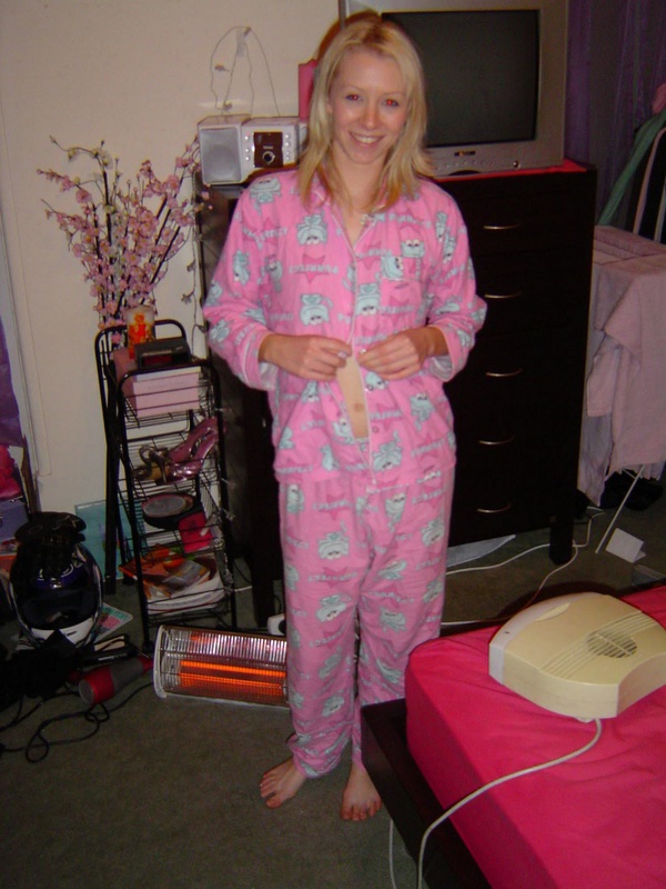 Худощавая блондина осталась без пижамы 1 фотография Худощавая блондина осталась без пижамы 1 фотография