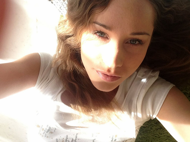 Сногсшибательная модель позирует голой для мужского журнала 1 фотография Сногсшибательная модель позирует голой для мужского журнала 1 фотография