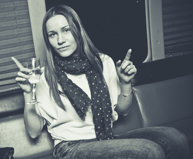 Сногсшибательная модель позирует голой для мужского журнала 3 фотография Сногсшибательная модель позирует голой для мужского журнала 3 фотография