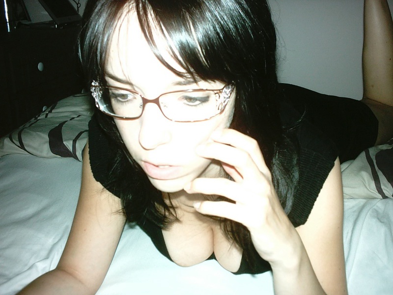 Очкастая милашка умело сосет пенис супруга 23 фотография Очкастая милашка умело сосет пенис супруга 23 фотография