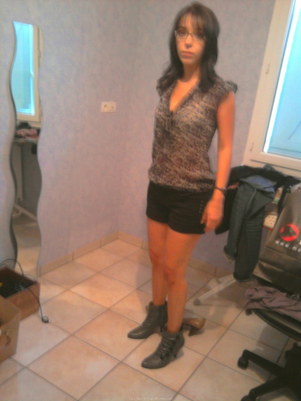 Очкастая милашка умело сосет пенис супруга 24 фотография Очкастая милашка умело сосет пенис супруга 24 фотография