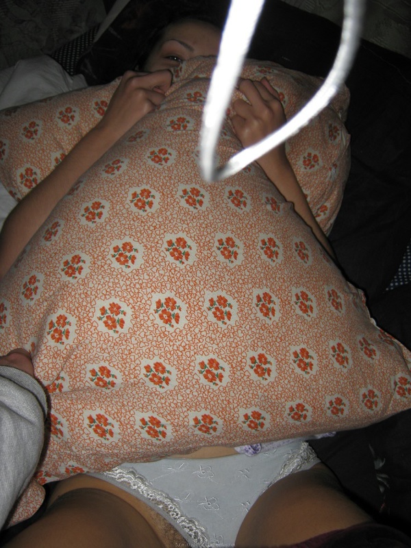 Ненасытная брюнетка показывает супругу пилотку 9 фотография Ненасытная брюнетка показывает супругу пилотку 9 фотография