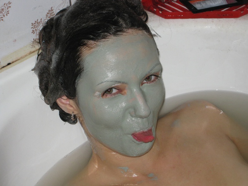 Ненасытная брюнетка показывает супругу пилотку 22 фотография Ненасытная брюнетка показывает супругу пилотку 22 фотография