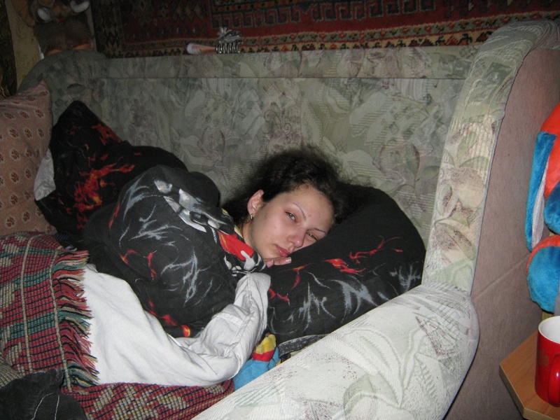 Ненасытная брюнетка показывает супругу пилотку 13 фотография Ненасытная брюнетка показывает супругу пилотку 13 фотография