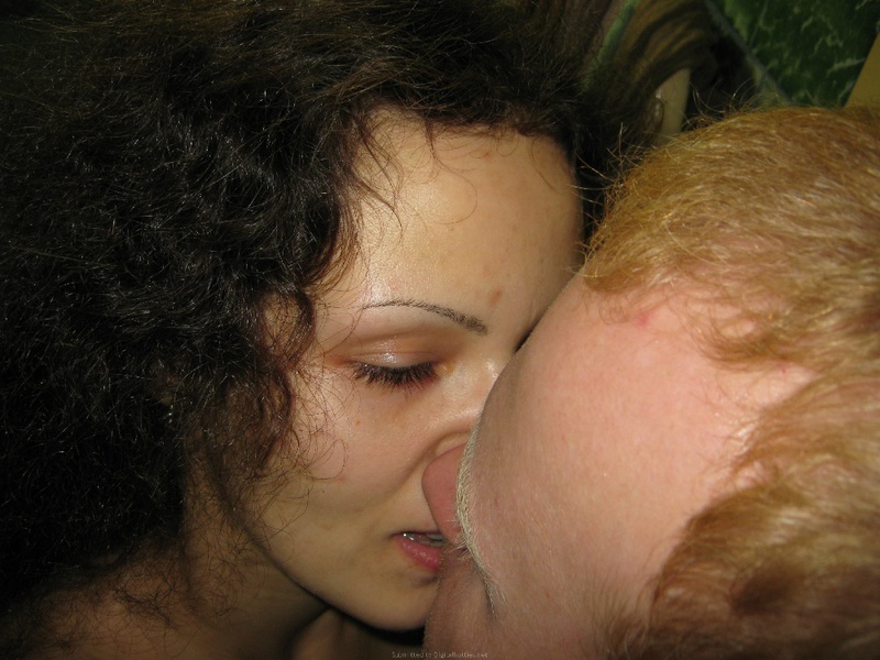 Ненасытная брюнетка показывает супругу пилотку 30 фотография Ненасытная брюнетка показывает супругу пилотку 30 фотография