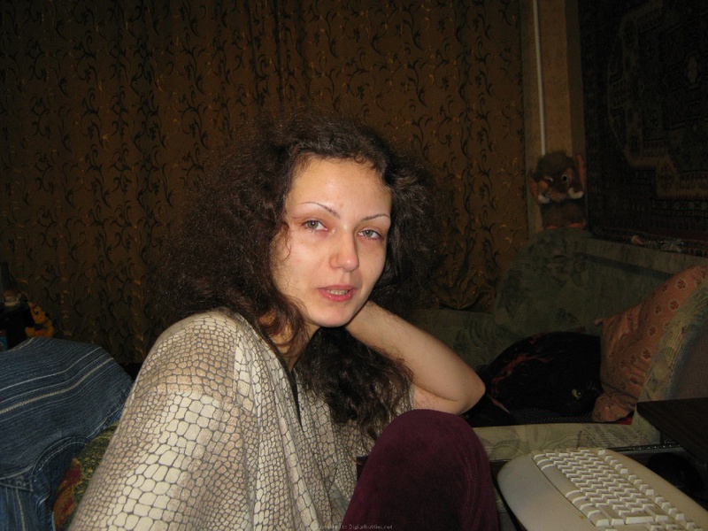 Ненасытная брюнетка показывает супругу пилотку 32 фотография Ненасытная брюнетка показывает супругу пилотку 32 фотография