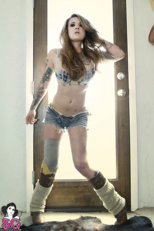 Девушка хвастается большими бидонами и щелкой 11 фотография Девушка хвастается большими бидонами и щелкой 11 фотография