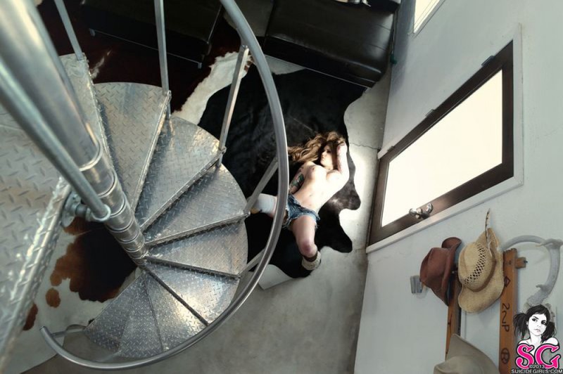 Девушка хвастается большими бидонами и щелкой 10 фотография Девушка хвастается большими бидонами и щелкой 10 фотография