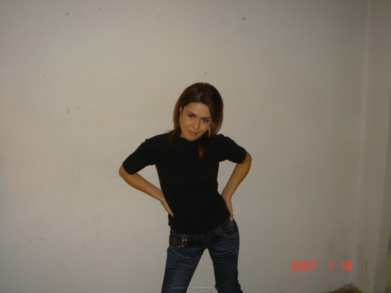 Мамаша с красивой задницей стоит в белье у стенки 5 фотография Мамаша с красивой задницей стоит в белье у стенки 5 фотография