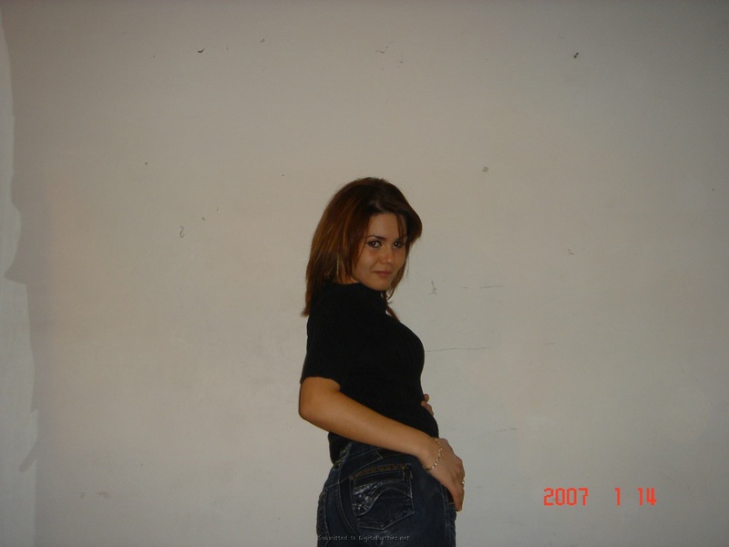 Мамаша с красивой задницей стоит в белье у стенки 2 фотография Мамаша с красивой задницей стоит в белье у стенки 2 фотография