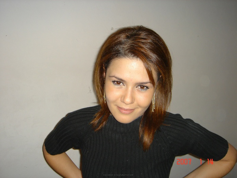 Мамаша с красивой задницей стоит в белье у стенки 6 фотография Мамаша с красивой задницей стоит в белье у стенки 6 фотография