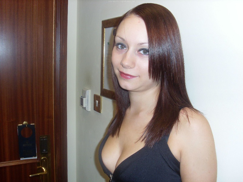 Худенькая брюнетка с подругой позирует голышом и отдается партнеру 3 фотография Худенькая брюнетка с подругой позирует голышом и отдается партнеру 3 фотография