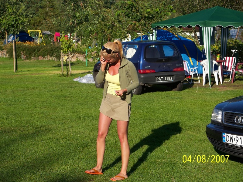 Блондинка соблазняет пикантными местами на природе 8 фотография Блондинка соблазняет пикантными местами на природе 8 фотография