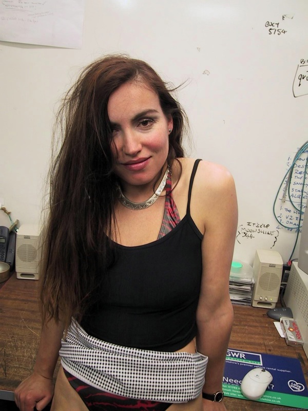 Влюбленная сука шлифует нефритовый стержень 1 фотография Влюбленная сука шлифует нефритовый стержень 1 фотография