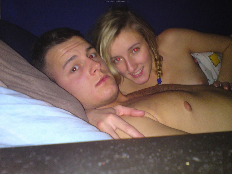 Распущенная блондинка демонстрирует попку 3 фотография Распущенная блондинка демонстрирует попку 3 фотография