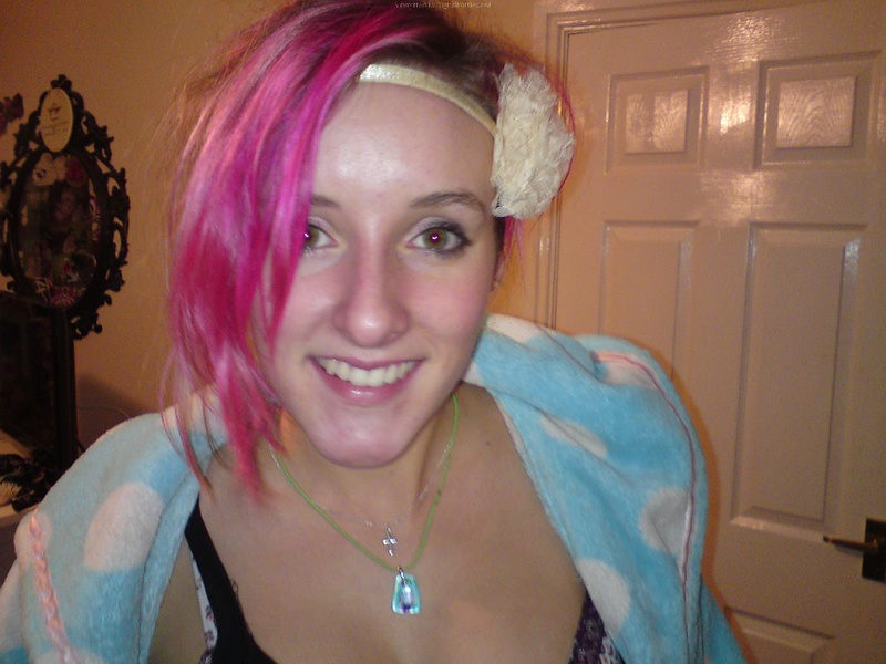 Распущенная блондинка демонстрирует попку 6 фотография Распущенная блондинка демонстрирует попку 6 фотография