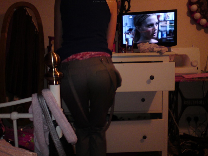 Распущенная блондинка демонстрирует попку 19 фотография Распущенная блондинка демонстрирует попку 19 фотография