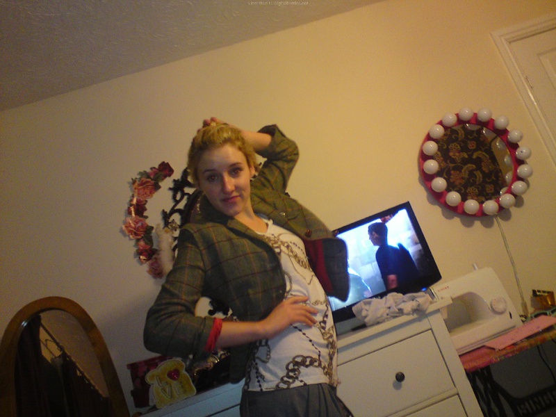 Распущенная блондинка демонстрирует попку 22 фотография Распущенная блондинка демонстрирует попку 22 фотография