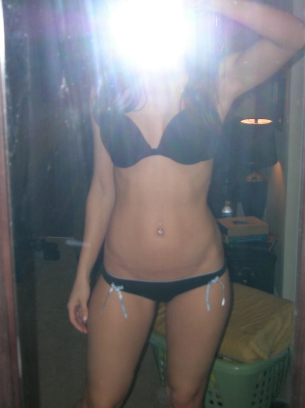Роскошная жопа брюнетки в белье 6 фотография