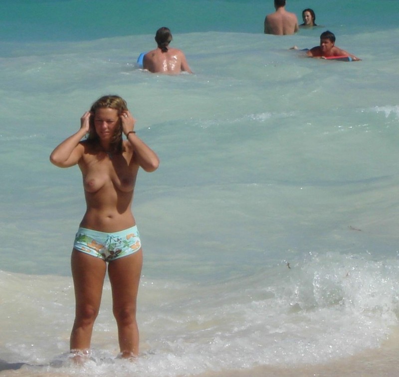 Зазноба на отдыхе подставила пилотку для члена 4 фотография Зазноба на отдыхе подставила пилотку для члена 4 фотография