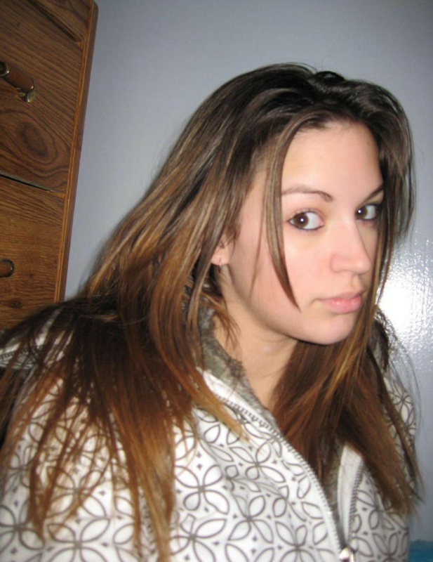 Девка с бидонами в красных труселях 1 фотография Девка с бидонами в красных труселях 1 фотография