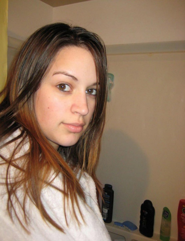 Девка с бидонами в красных труселях 2 фотография Девка с бидонами в красных труселях 2 фотография