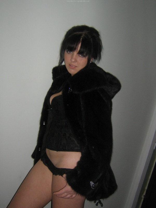 Деваха в шубе показала натуральные сиськи 11 фотография Деваха в шубе показала натуральные сиськи 11 фотография