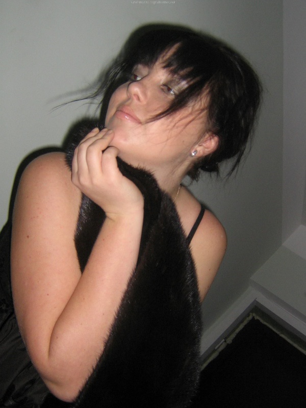 Деваха в шубе показала натуральные сиськи 8 фотография Деваха в шубе показала натуральные сиськи 8 фотография