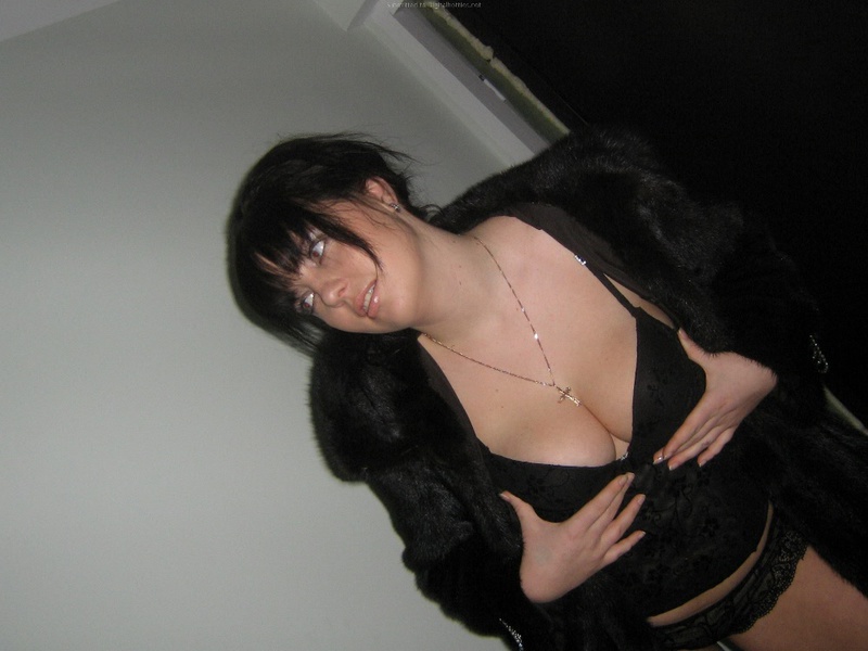 Деваха в шубе показала натуральные сиськи 12 фотография Деваха в шубе показала натуральные сиськи 12 фотография