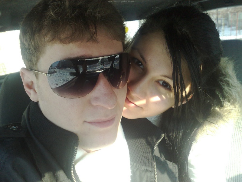 Брюнетка показывает парню сексуальные наряды 22 фотография Брюнетка показывает парню сексуальные наряды 22 фотография