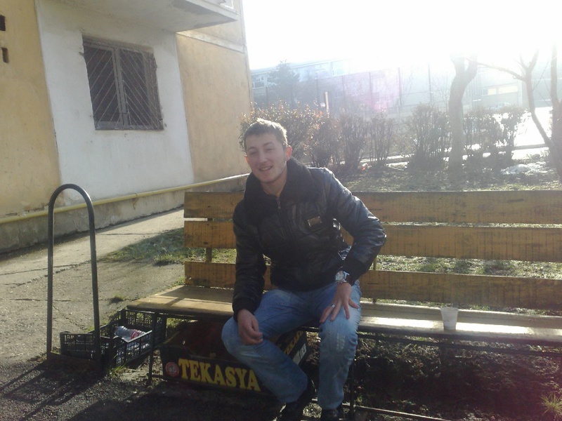 Брюнетка показывает парню сексуальные наряды 21 фотография Брюнетка показывает парню сексуальные наряды 21 фотография